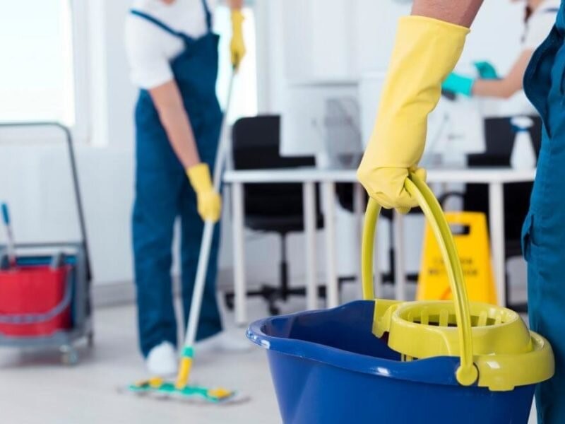 مسئولیت نظافتچی منزل چیست؟